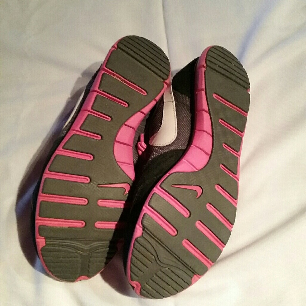 Nikes - Picture 5 of 5